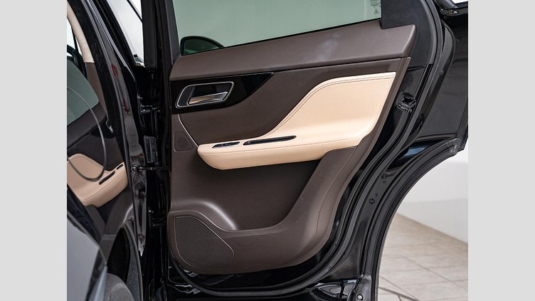 2019 認定中古車 Jaguar F-Pace Narvik Black 2.0 litre i4D Diesel プレステージ	