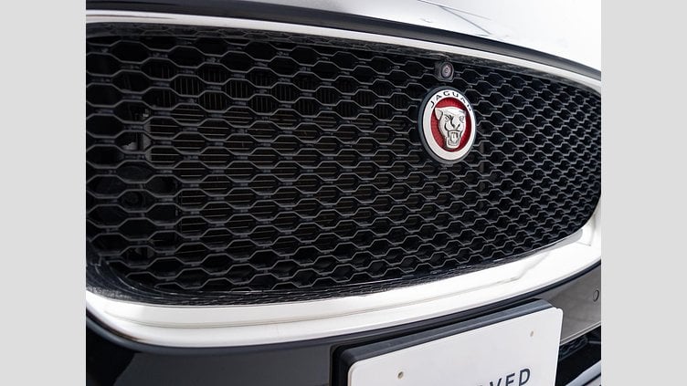 2019 認定中古車 Jaguar F-Pace Narvik Black 2.0 litre i4D Diesel プレステージ	