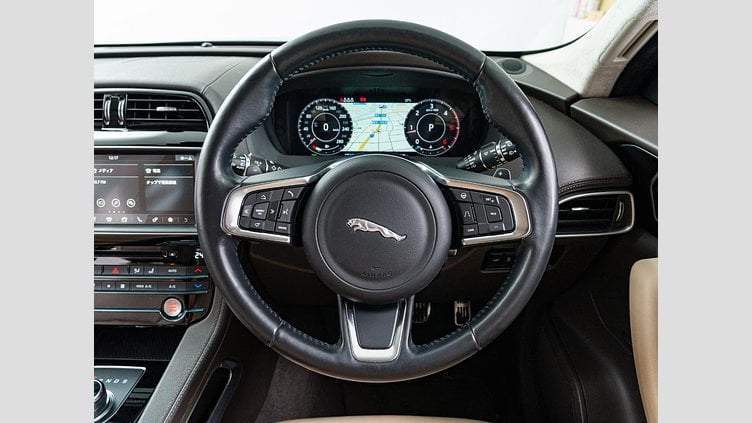 2019 認定中古車 Jaguar F-Pace Narvik Black 2.0 litre i4D Diesel プレステージ	