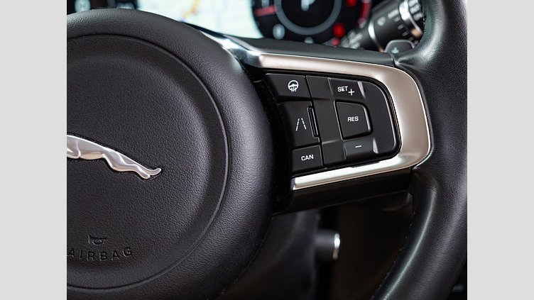 2019 認定中古車 Jaguar F-Pace Narvik Black 2.0 litre i4D Diesel プレステージ	