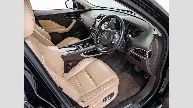 2019 認定中古車 Jaguar F-Pace Narvik Black 2.0 litre i4D Diesel プレステージ	