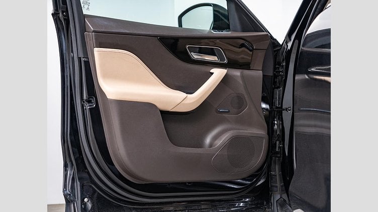2019 認定中古車 Jaguar F-Pace Narvik Black 2.0 litre i4D Diesel プレステージ	