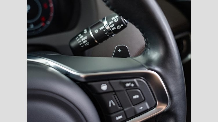 2019 認定中古車 Jaguar F-Pace Narvik Black 2.0 litre i4D Diesel プレステージ	