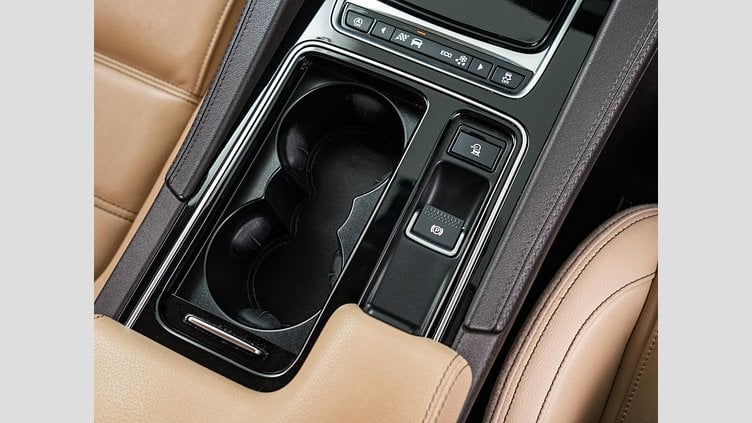 2019 認定中古車 Jaguar F-Pace Narvik Black 2.0 litre i4D Diesel プレステージ	