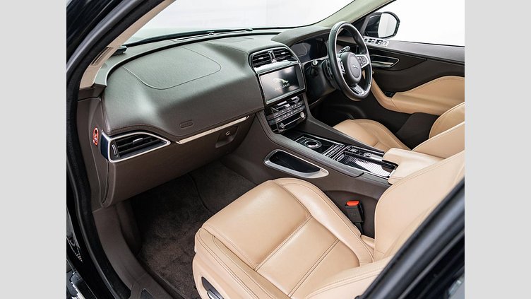 2019 認定中古車 Jaguar F-Pace Narvik Black 2.0 litre i4D Diesel プレステージ	