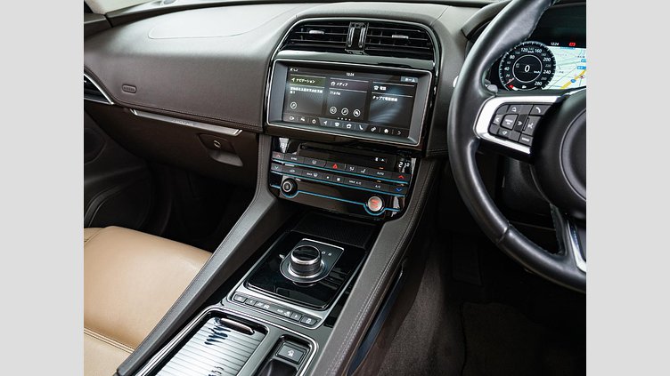 2019 認定中古車 Jaguar F-Pace Narvik Black 2.0 litre i4D Diesel プレステージ	