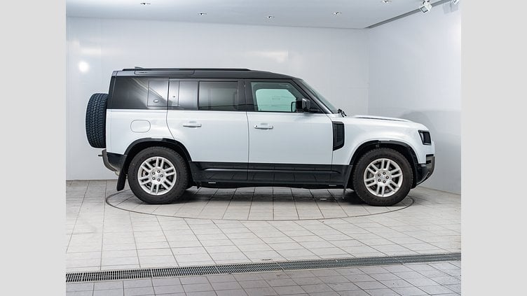 2023 認定中古車 Land Rover Defender 110 ユーロンホワイト D300 AWD（AT） X-DYNAMIC SE