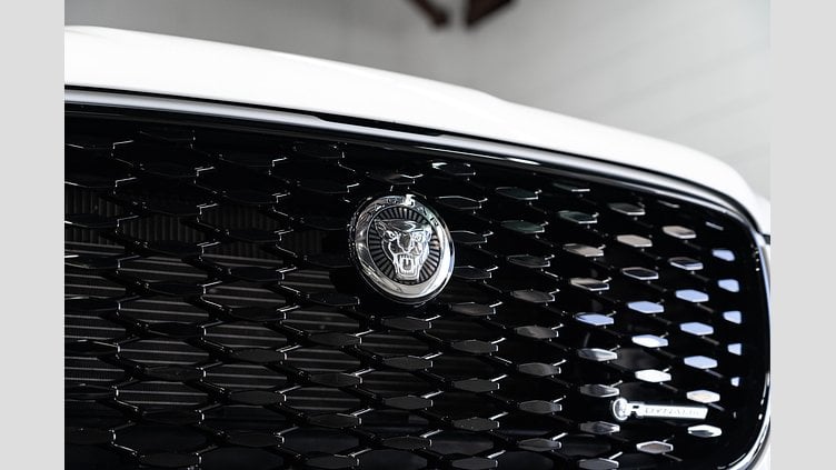 2024 Approved Jaguar F-Pace Fuji White P250 Ingenium 2.0 litre 4-cylinder 184kW Turbocharged Petrol (Automatic) P250 R-DYNAMIC SE