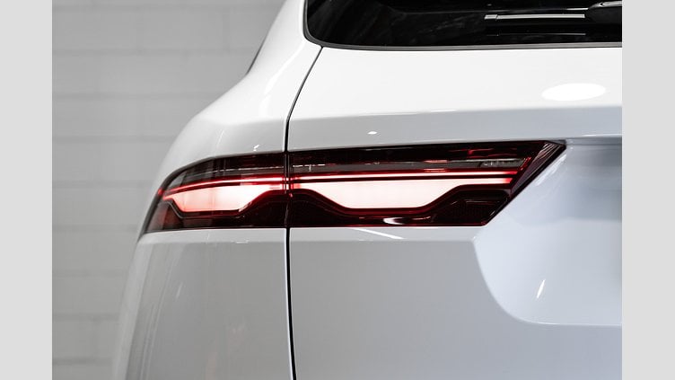 2024 Approved Jaguar F-Pace Fuji White P250 Ingenium 2.0 litre 4-cylinder 184kW Turbocharged Petrol (Automatic) P250 R-DYNAMIC SE