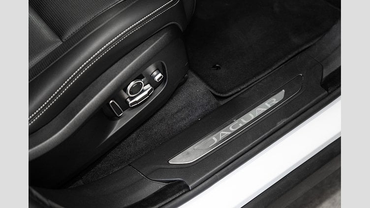 2024 Approved Jaguar F-Pace Fuji White P250 Ingenium 2.0 litre 4-cylinder 184kW Turbocharged Petrol (Automatic) P250 R-DYNAMIC SE