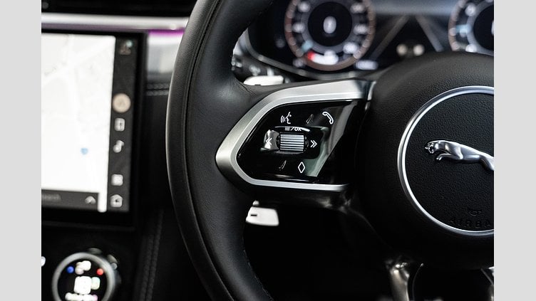 2024 Approved Jaguar F-Pace Fuji White P250 Ingenium 2.0 litre 4-cylinder 184kW Turbocharged Petrol (Automatic) P250 R-DYNAMIC SE