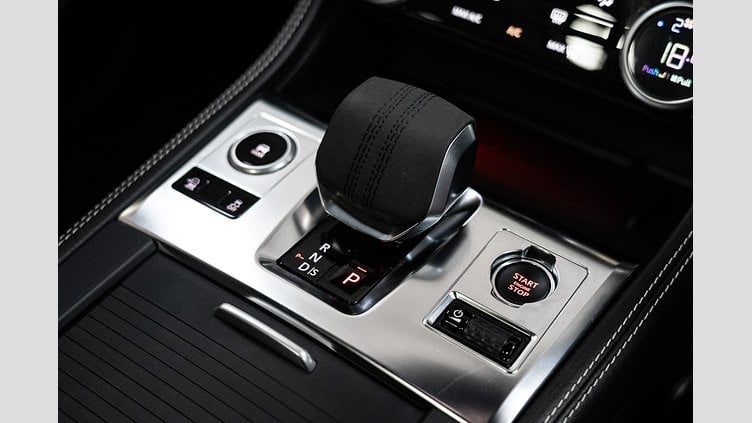 2024 Approved Jaguar F-Pace Fuji White P250 Ingenium 2.0 litre 4-cylinder 184kW Turbocharged Petrol (Automatic) P250 R-DYNAMIC SE