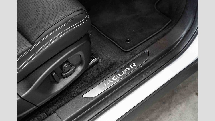2024 Approved Jaguar E-Pace Fuji White P250 Ingenium 2.0 litre 4-cylinder 183kW Turbocharged Petrol (Automatic) P250 R-DYNAMIC SE - 24.5MY