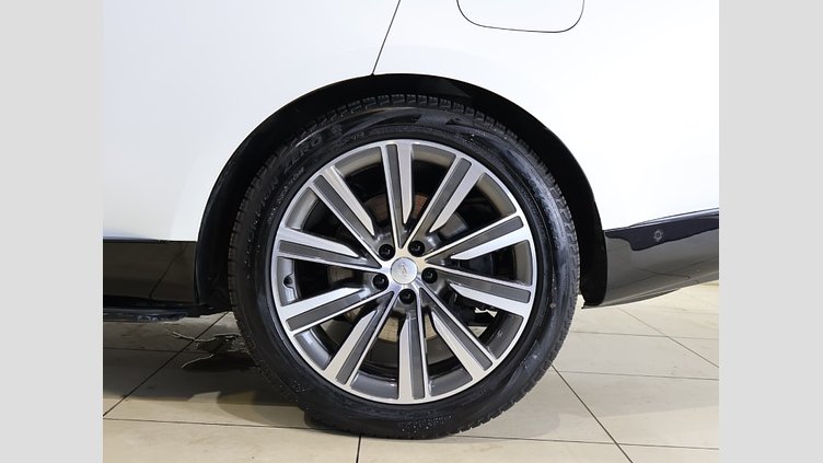 2024 認定中古車 Land Rover Range Rover オストゥーニパールホワイト（お取り扱いの有無については正規ディーラーにお問い合わせください） P550 AWD PHEV（AT） スタンダードホイールベース Autobiography