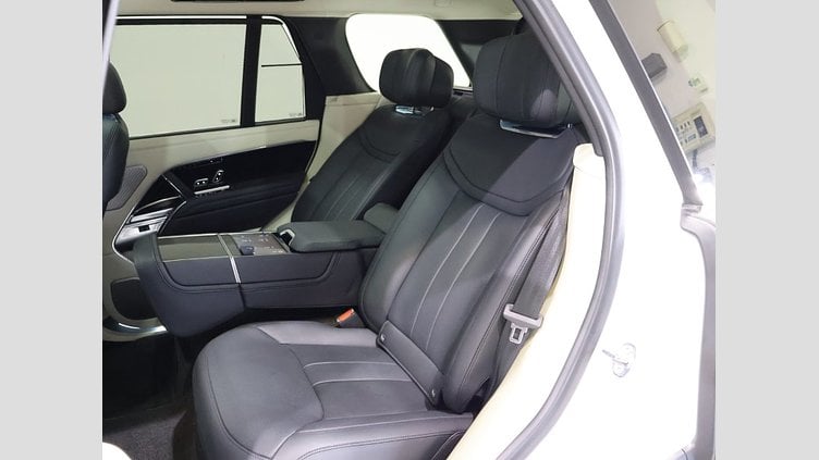 2024 認定中古車 Land Rover Range Rover オストゥーニパールホワイト（お取り扱いの有無については正規ディーラーにお問い合わせください） P550 AWD PHEV（AT） スタンダードホイールベース Autobiography