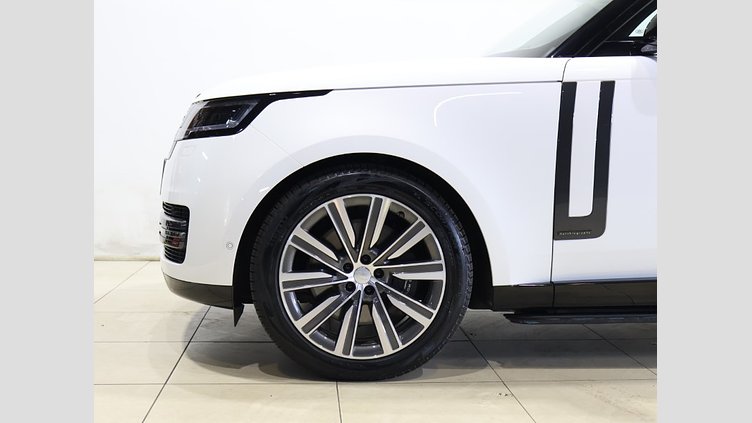 2024 認定中古車 Land Rover Range Rover オストゥーニパールホワイト（お取り扱いの有無については正規ディーラーにお問い合わせください） P550 AWD PHEV（AT） スタンダードホイールベース Autobiography