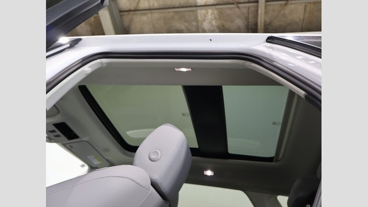 2025 認定中古車 Land Rover Range Rover Evoque オストゥーニパールホワイト D200マイルドハイブリッド（ディーゼル） Standard Wheelbase S