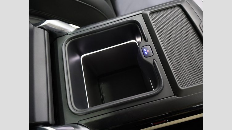 2024 認定中古車 Land Rover Range Rover オストゥーニパールホワイト（お取り扱いの有無については正規ディーラーにお問い合わせください） P550 AWD PHEV（AT） スタンダードホイールベース Autobiography