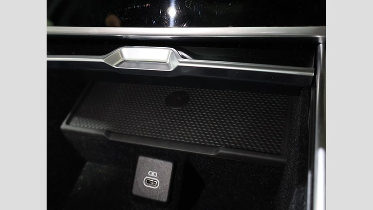 2024 認定中古車 Land Rover Range Rover オストゥーニパールホワイト（お取り扱いの有無については正規ディーラーにお問い合わせください） P550 AWD PHEV（AT） スタンダードホイールベース Autobiography
