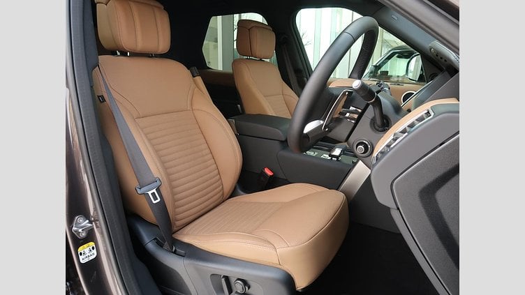 2024 認定中古車 Land Rover Discovery シャラントグレイ D300マイルドハイブリッド（ディーゼル） スタンダードホイールベース Metropolitan Edition