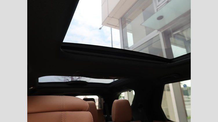2024 認定中古車 Land Rover Discovery シャラントグレイ D300マイルドハイブリッド（ディーゼル） スタンダードホイールベース Metropolitan Edition