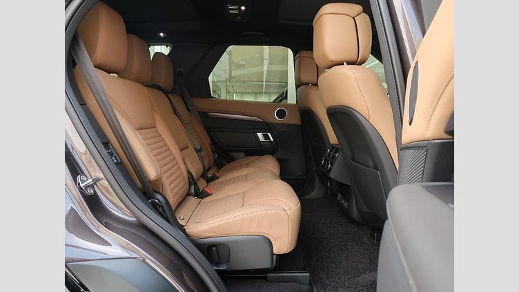 2024 認定中古車 Land Rover Discovery シャラントグレイ D300マイルドハイブリッド（ディーゼル） スタンダードホイールベース Metropolitan Edition
