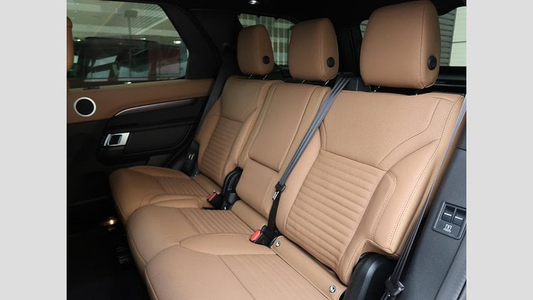 2024 認定中古車 Land Rover Discovery シャラントグレイ D300マイルドハイブリッド（ディーゼル） スタンダードホイールベース Metropolitan Edition