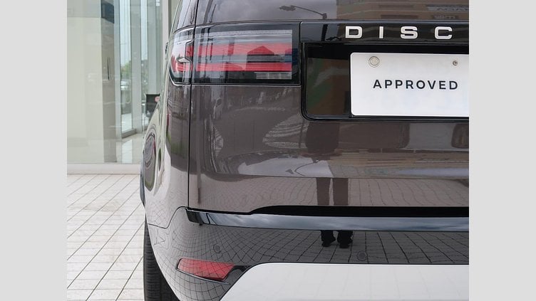 2024 認定中古車 Land Rover Discovery シャラントグレイ D300マイルドハイブリッド（ディーゼル） スタンダードホイールベース Metropolitan Edition