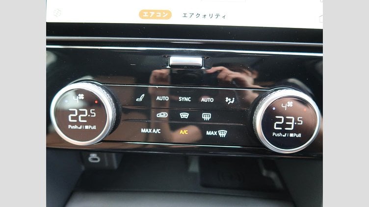 2024 認定中古車 Land Rover Discovery シャラントグレイ D300マイルドハイブリッド（ディーゼル） スタンダードホイールベース Metropolitan Edition