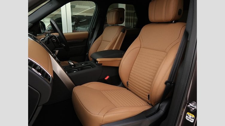 2024 認定中古車 Land Rover Discovery シャラントグレイ D300マイルドハイブリッド（ディーゼル） スタンダードホイールベース Metropolitan Edition