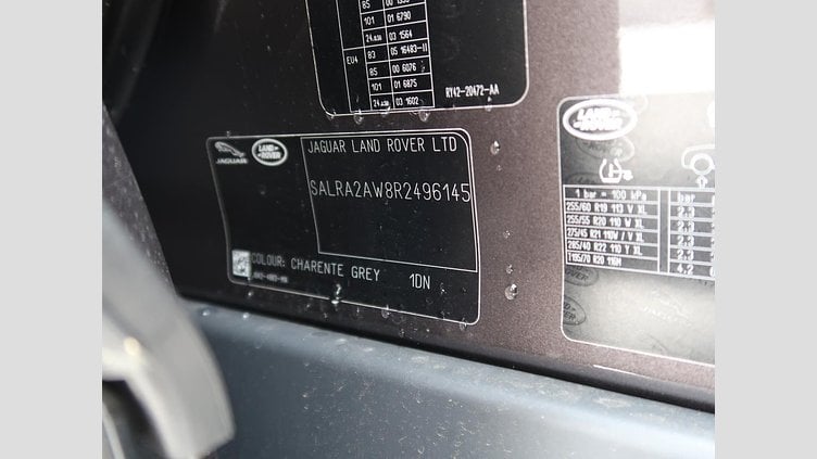 2024 認定中古車 Land Rover Discovery シャラントグレイ D300マイルドハイブリッド（ディーゼル） スタンダードホイールベース Metropolitan Edition