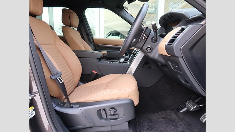 2024 認定中古車 Land Rover Discovery シャラントグレイ D300マイルドハイブリッド（ディーゼル） スタンダードホイールベース Metropolitan Edition