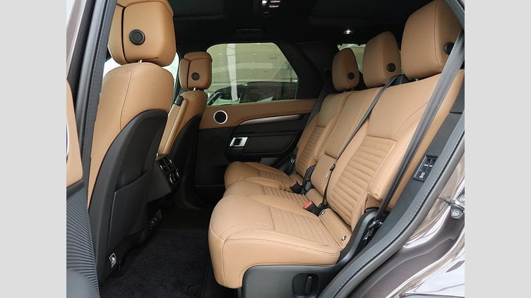 2024 認定中古車 Land Rover Discovery シャラントグレイ D300マイルドハイブリッド（ディーゼル） スタンダードホイールベース Metropolitan Edition