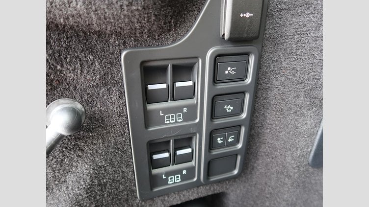2024 認定中古車 Land Rover Discovery シャラントグレイ D300マイルドハイブリッド（ディーゼル） スタンダードホイールベース Metropolitan Edition