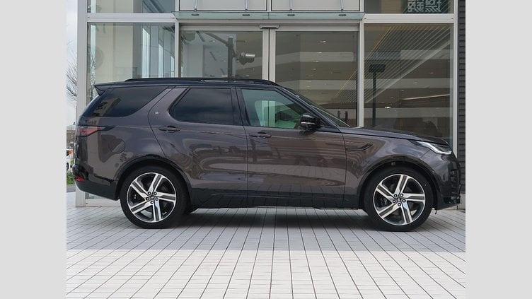 2024 認定中古車 Land Rover Discovery シャラントグレイ D300マイルドハイブリッド（ディーゼル） スタンダードホイールベース Metropolitan Edition