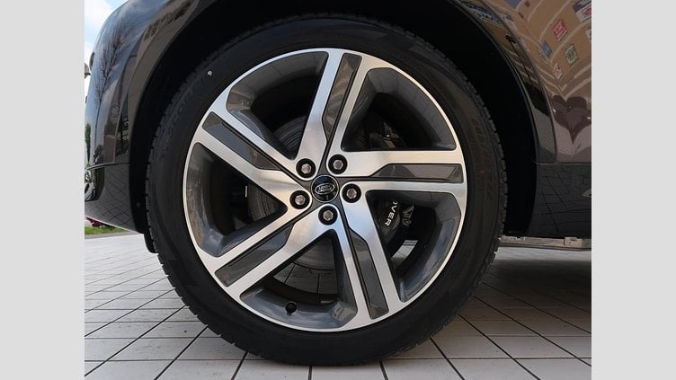 2024 認定中古車 Land Rover Discovery シャラントグレイ D300マイルドハイブリッド（ディーゼル） スタンダードホイールベース Metropolitan Edition
