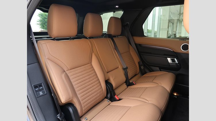 2024 認定中古車 Land Rover Discovery シャラントグレイ D300マイルドハイブリッド（ディーゼル） スタンダードホイールベース Metropolitan Edition