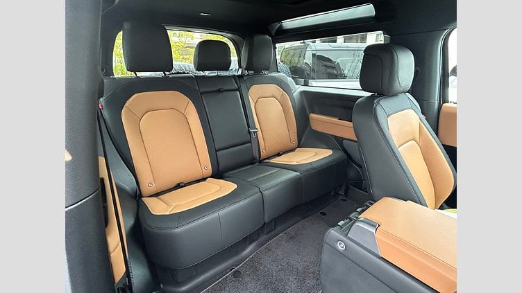 2024 認定中古車 Land Rover Defender 90 サントリーニブラック D300 AWD（AT） X-DYNAMIC HSE