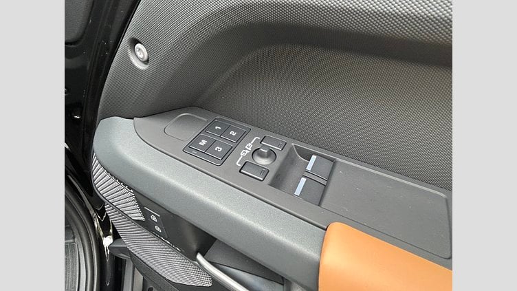 2024 認定中古車 Land Rover Defender 90 サントリーニブラック D300 AWD（AT） X-DYNAMIC HSE