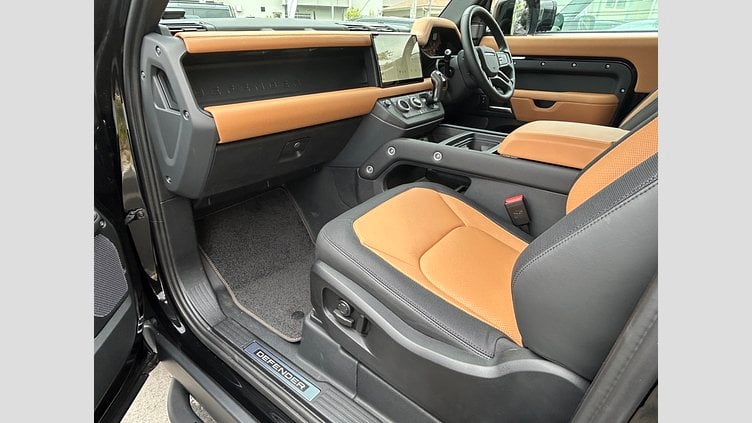 2024 認定中古車 Land Rover Defender 90 サントリーニブラック D300 AWD（AT） X-DYNAMIC HSE