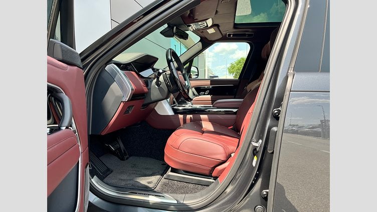 2025 SKLADOVÉ VOZIDLÁ Land Rover Range Rover Sivá Carpathian P530 AWD AUTOMAT SWB Autobiography