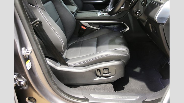 2024 認定中古車 Jaguar F-Pace アイガーグレイ P250 AWD（オートマチック） R-DYNAMIC SE