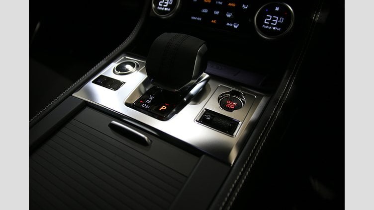 2024 認定中古車 Jaguar F-Pace アイガーグレイ P250 AWD（オートマチック） R-DYNAMIC SE
