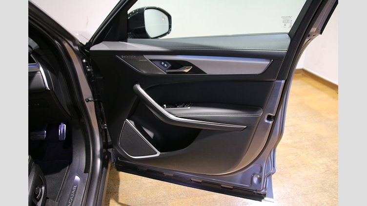 2024 認定中古車 Jaguar F-Pace アイガーグレイ P250 AWD（オートマチック） R-DYNAMIC SE
