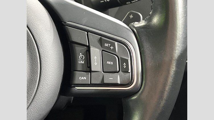 2015 認定中古車 Jaguar XE Corris Grey 2WD プレステージ