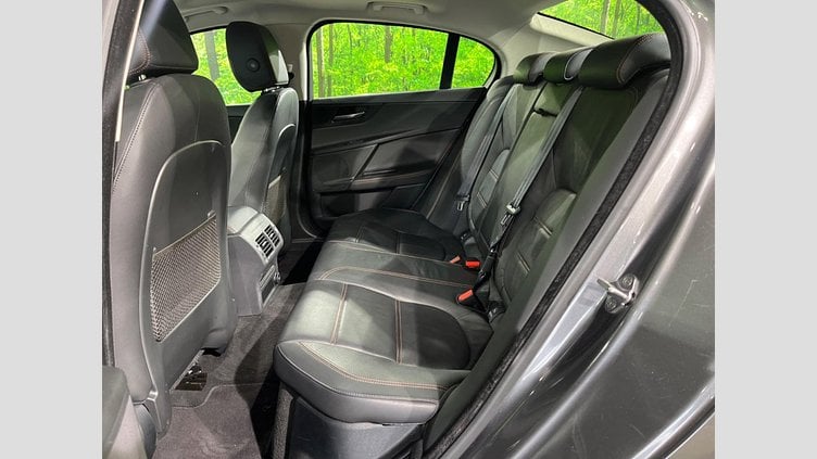 2015 認定中古車 Jaguar XE Corris Grey 2WD プレステージ
