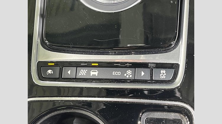 2015 認定中古車 Jaguar XE Corris Grey 2WD プレステージ