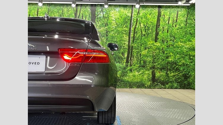 2015 認定中古車 Jaguar XE Corris Grey 2WD プレステージ