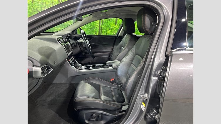 2015 認定中古車 Jaguar XE Corris Grey 2WD プレステージ