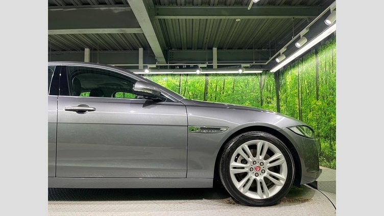 2015 認定中古車 Jaguar XE Corris Grey 2WD プレステージ